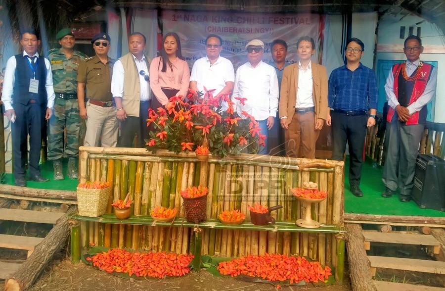 UDA Chairman TR Zeliang with others during the 1st ever King Chilly Festival (Chaiberatsi Ngyi) held at Puilwa New village, Peren on October 7. (DIPR Photo)